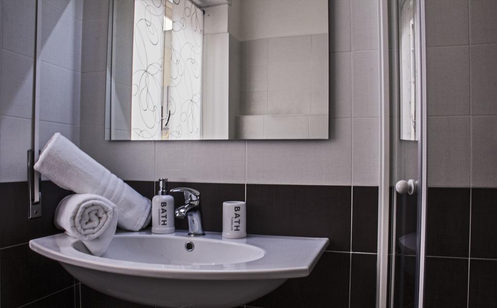 Domus Raffaello Bed & Breakfast Rome Bagian luar foto