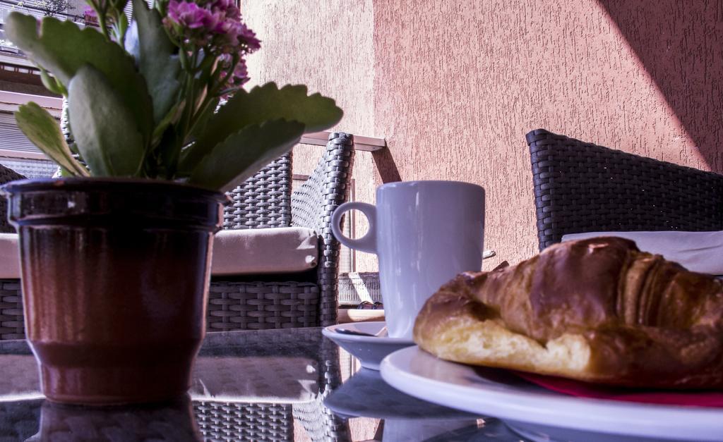 Domus Raffaello Bed & Breakfast Rome Bagian luar foto
